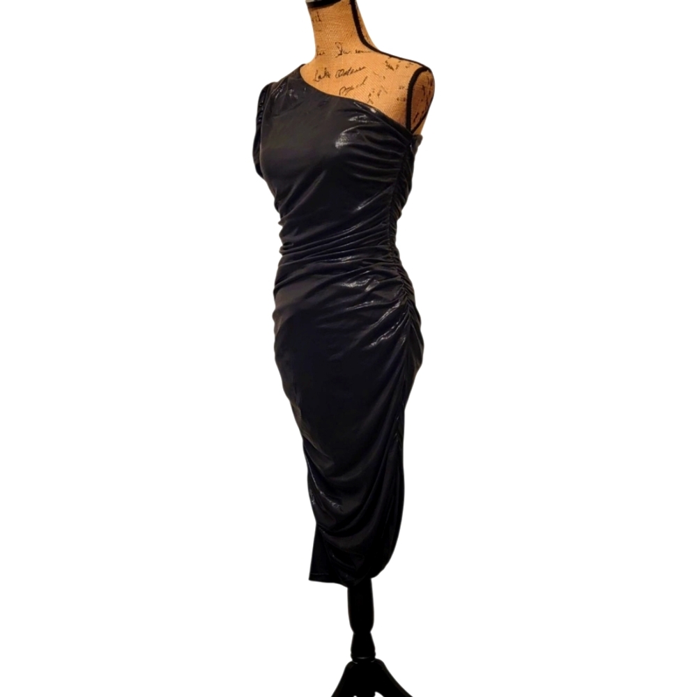 Lulus Faux Leather One-Shoulder Ruched Asymmetrical Midi Dress - Picture 4 of 12